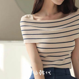줄무늬 스트라이프 오프숄더 니트