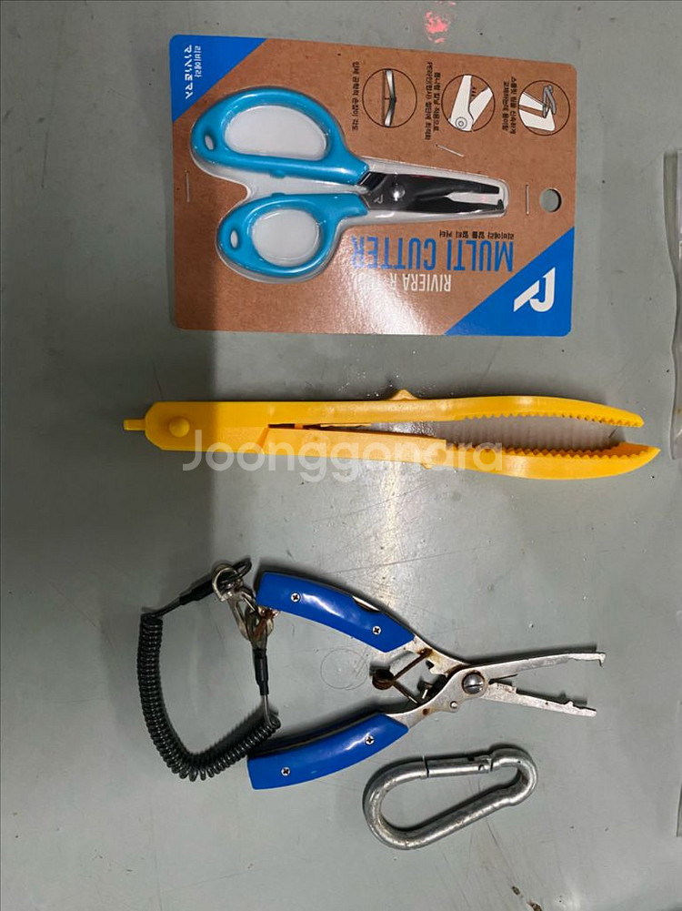 전동릴,배터리,우럭대,우럭채비,바늘,봉돌,거치대 등등--5