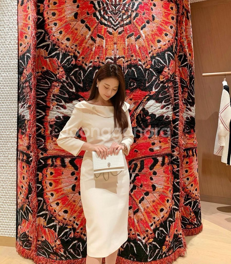 로아르 원피스 판매합니다--2