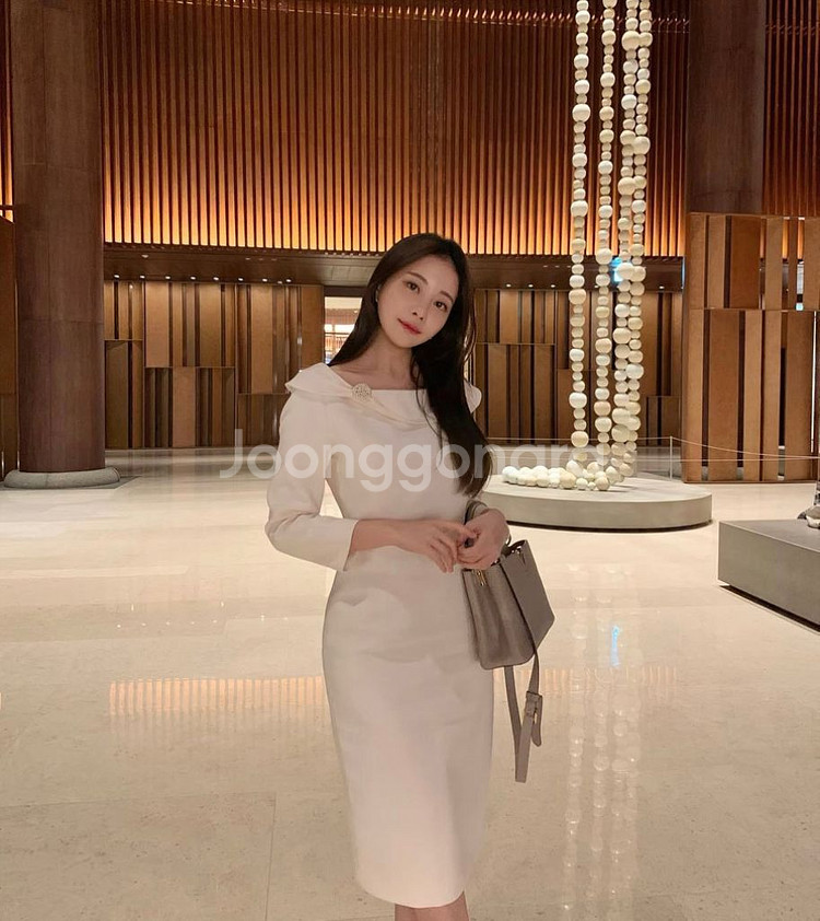 로아르 원피스 판매합니다--1