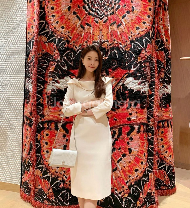 로아르 원피스 판매합니다--5