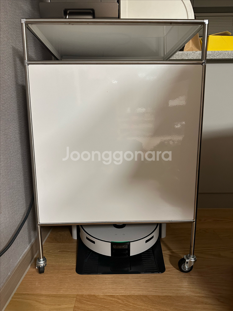 삼성전자AI 로봇청소기+장식장 포함 팔아요--3