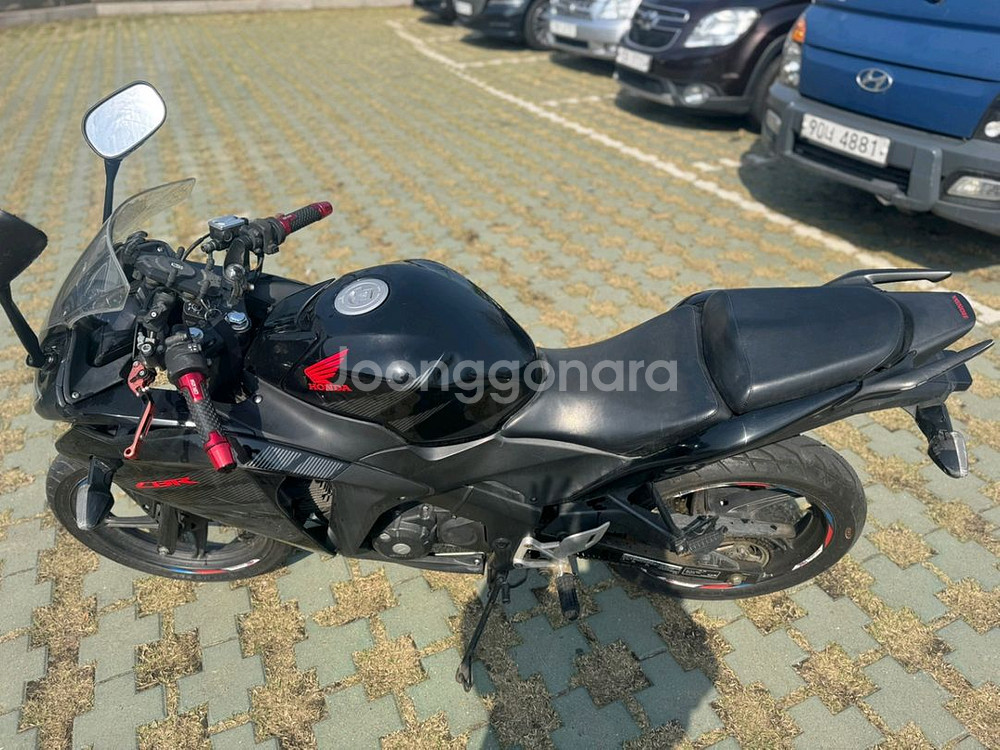 혼다 cbr125 17년형 블랙컬러 짧은키로수 팝니다--6