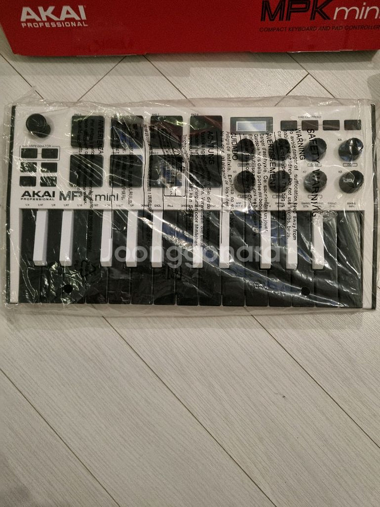 Akai MPK MINI--1