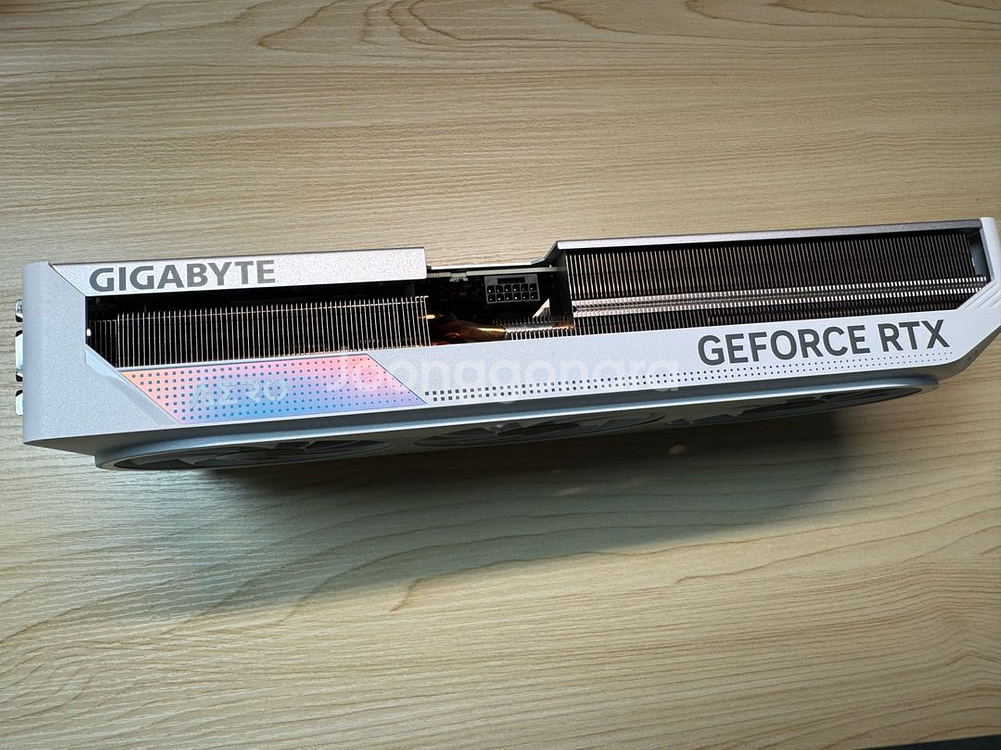 기가바이트 RTX 4070Ti AERO OC--4