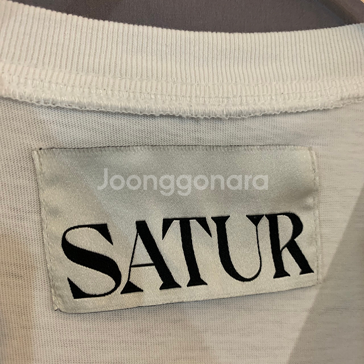 M SATUR 세터 팝업 프린팅 반팔티--3