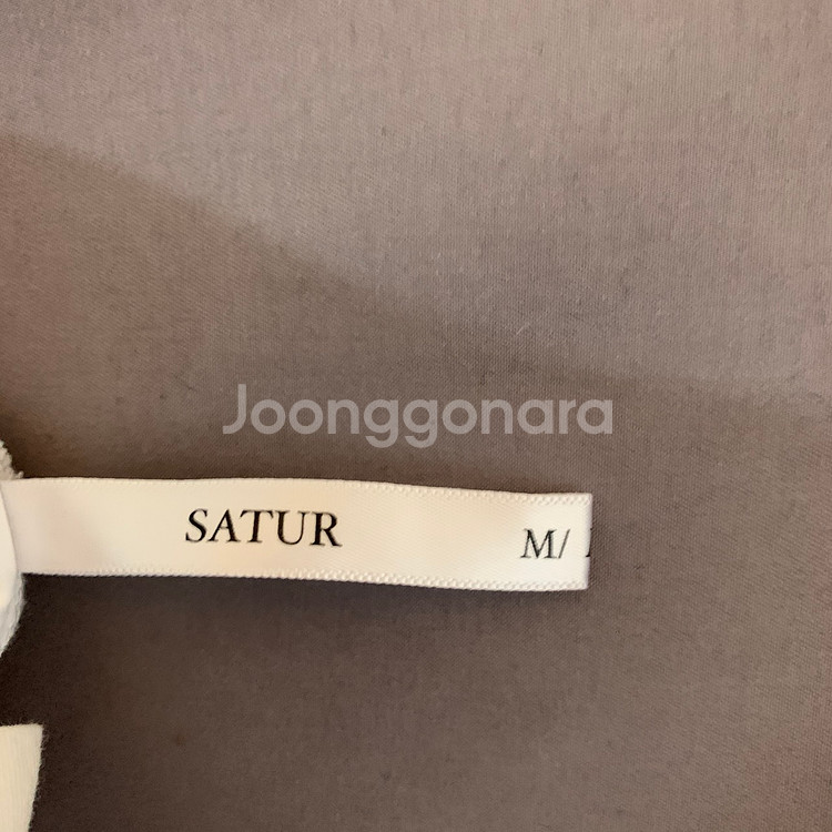 M SATUR 세터 팝업 프린팅 반팔티--4