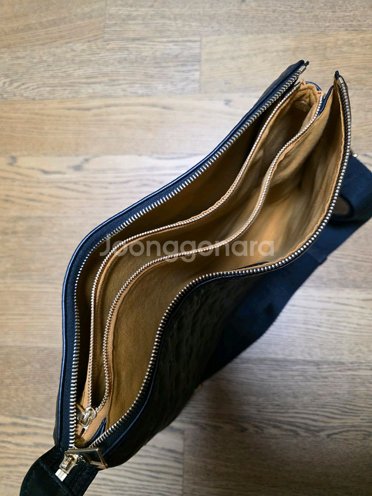 루이비통 쿠상mm 블랙 팝니다--3