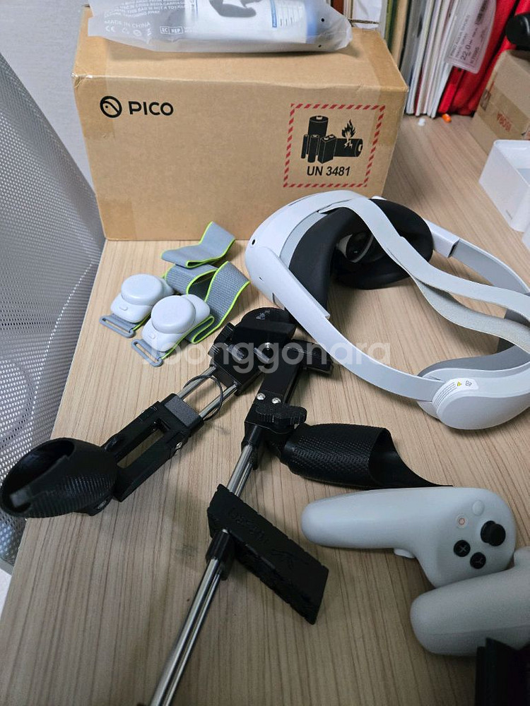 피코4울트라 256g 풀박스 + 발 모션트래커+건스톡--0