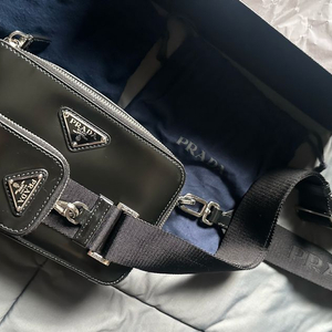 프라다 브리크 가죽백