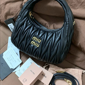 미우미우 정품 가방(완더 마테라쎄 나파 가죽 호보 백)