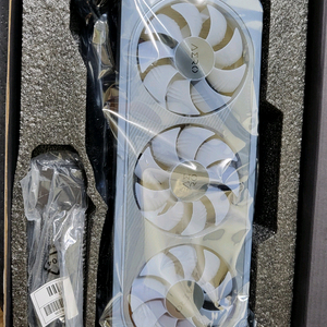 기가바이트 AERO GeForce RTX 4070