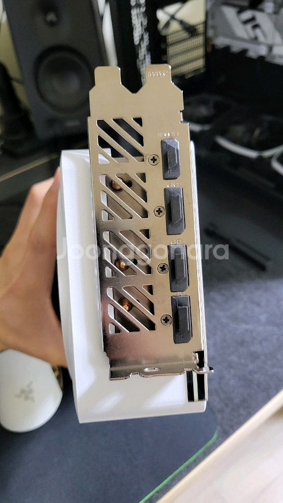 기가바이트 AERO GeForce RTX 4070--3