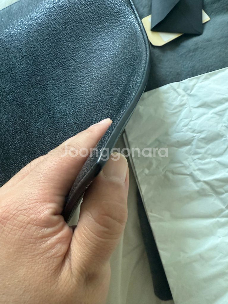 톰브라운 클러치백 미디움 팝니다--6