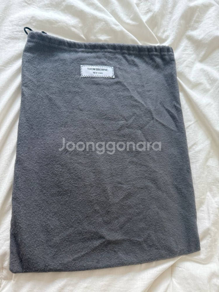 톰브라운 클러치백 미디움 팝니다--9