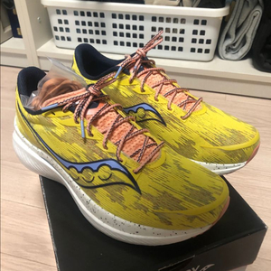 새상품) 써코니 엔돌핀 스피드3 300 사이즈