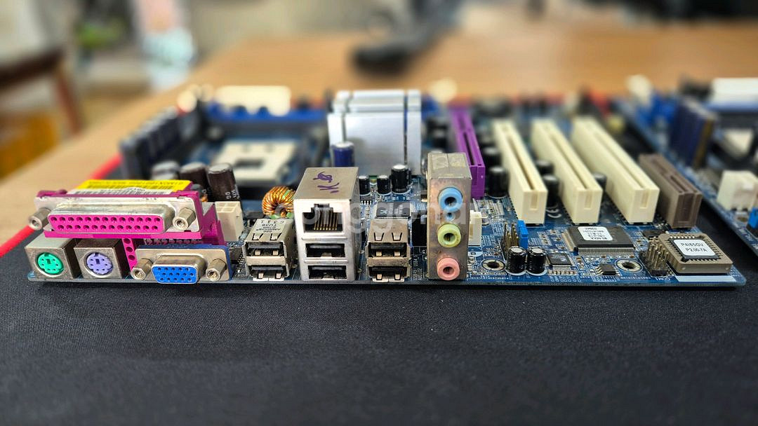 P4VM800 메인보드 팝니다--3