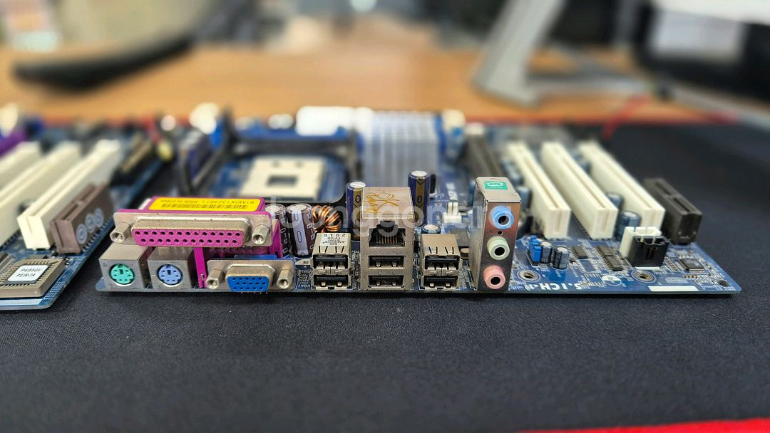 P4VM800 메인보드 팝니다--4