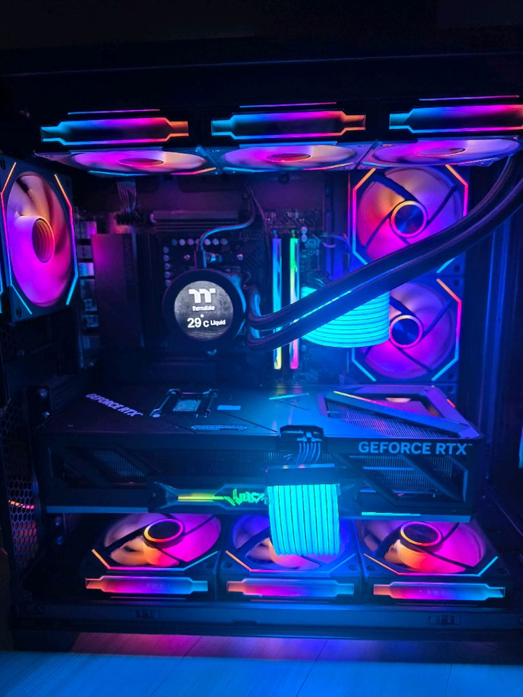 9800X3D RTX5080 리안리 불칸본체 이미지