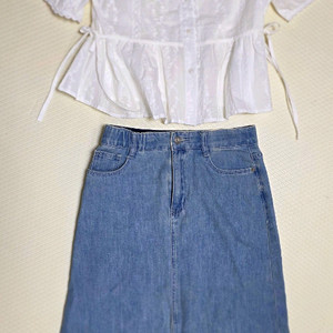 로엠 화이트 레이스 블라우스