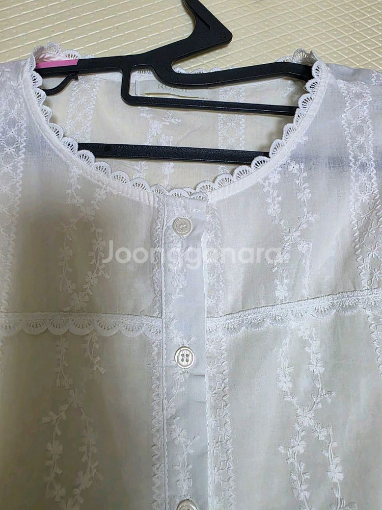로엠 화이트 레이스 블라우스--7