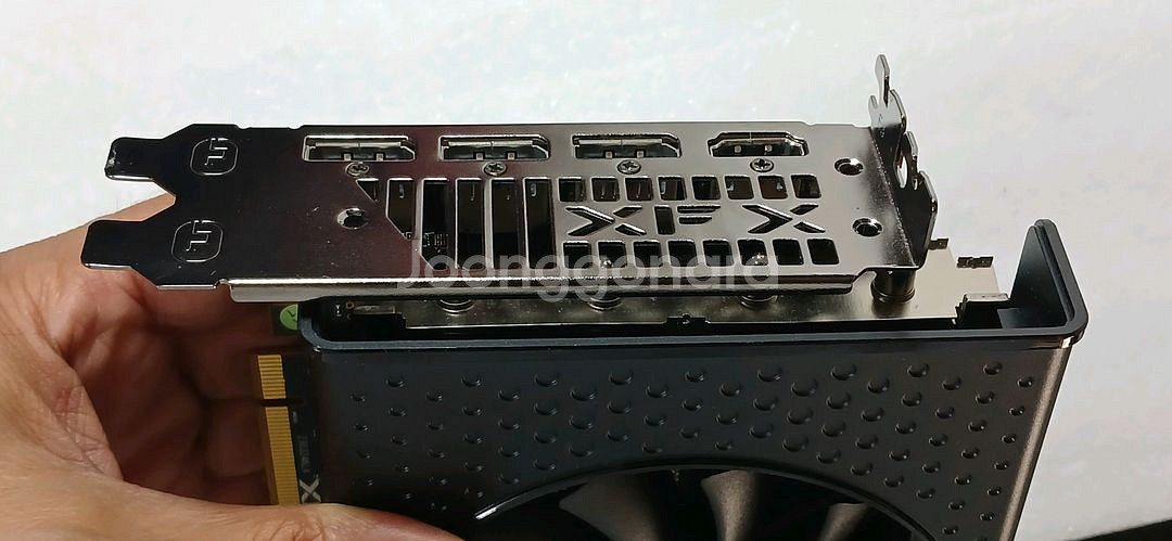 xfx rx7700xt 12gb--5