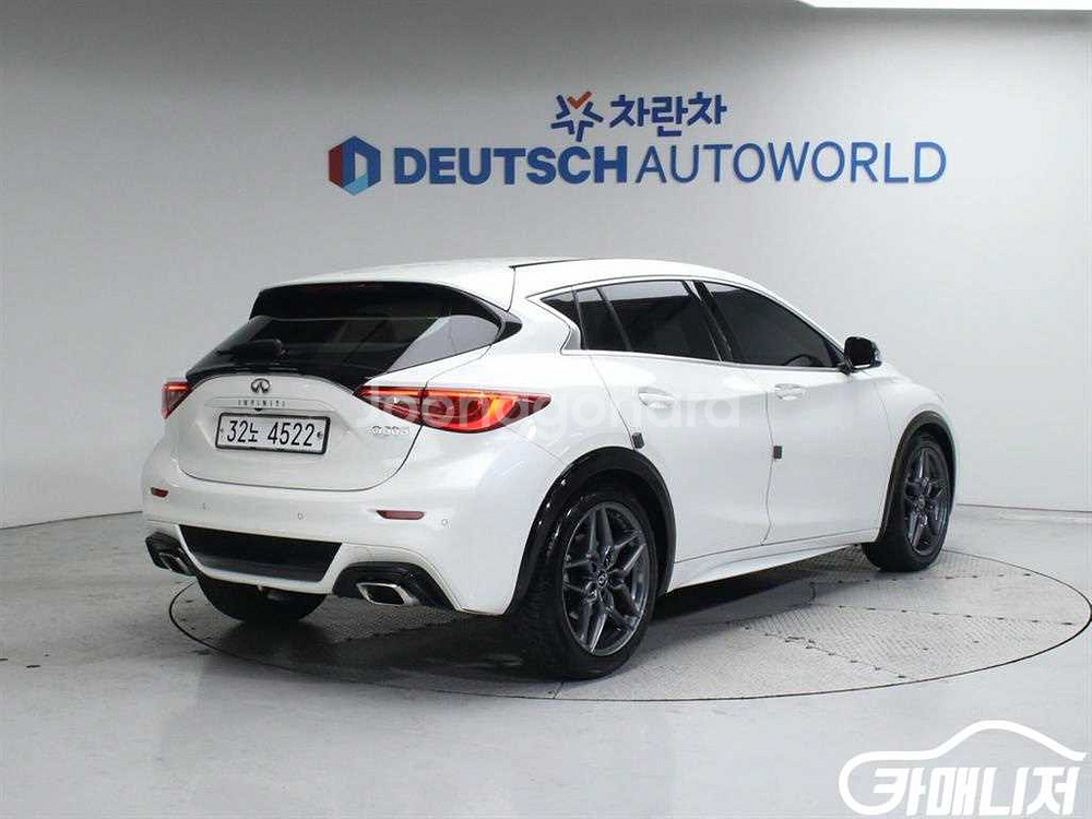 [인피니티]Q30 2.0 스포츠 에센셜 (5인승) #앱--1