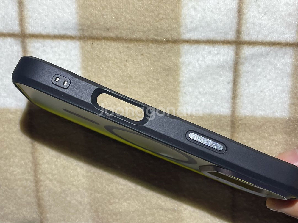 아이폰 16 프로 케이스 & 강화유리 팝니다.--3