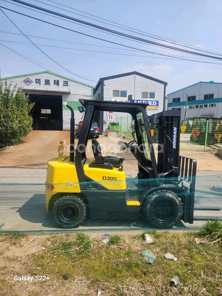 두산디젤지게차 3톤 D30S-3 판매--1