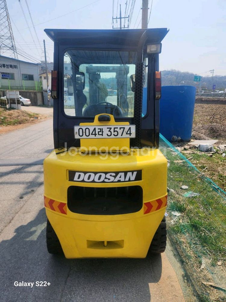 두산디젤지게차 3톤 D30S-3 판매--2