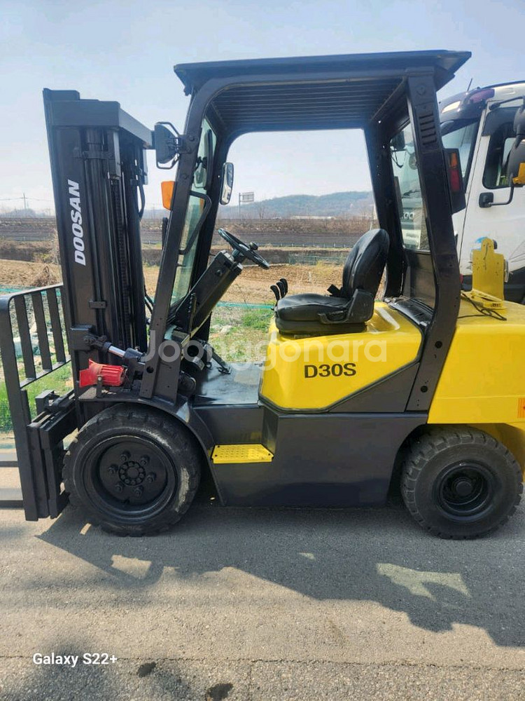 두산디젤지게차 3톤 D30S-3 판매--0