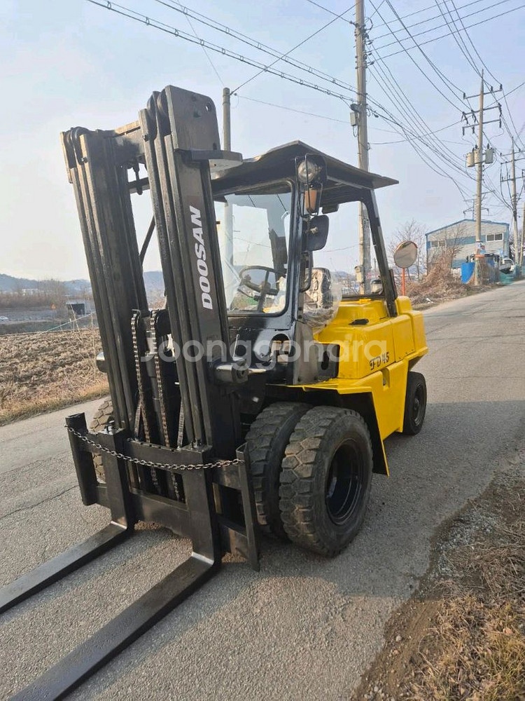 두산디젤지게차 FD4.5톤 3단 마스트 판매--0