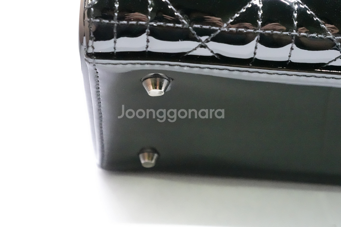 디올 레이디백 블랙 페이던트 까나쥬 미듐 사이즈 토트백--8