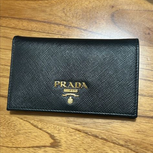 프라다 사피아노 반지갑 거의 새상품