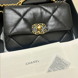 샤넬 19백 미듐 블랙 금장 정품