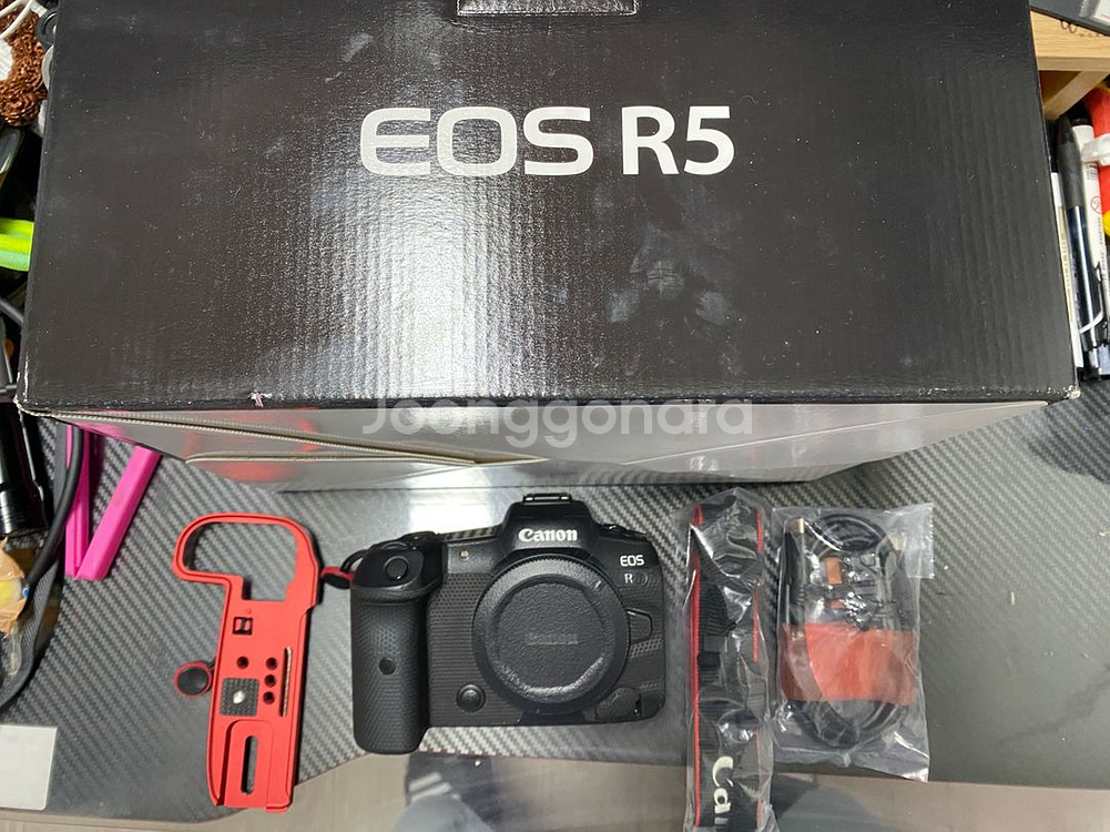 캐논 EOS R5 카메라와 RF 70-200mm--0
