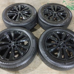 올뉴카니발 19인치 블랙 휠타이어