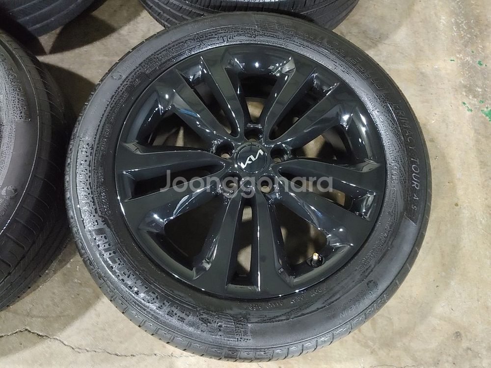올뉴카니발 19인치 블랙 휠타이어--2