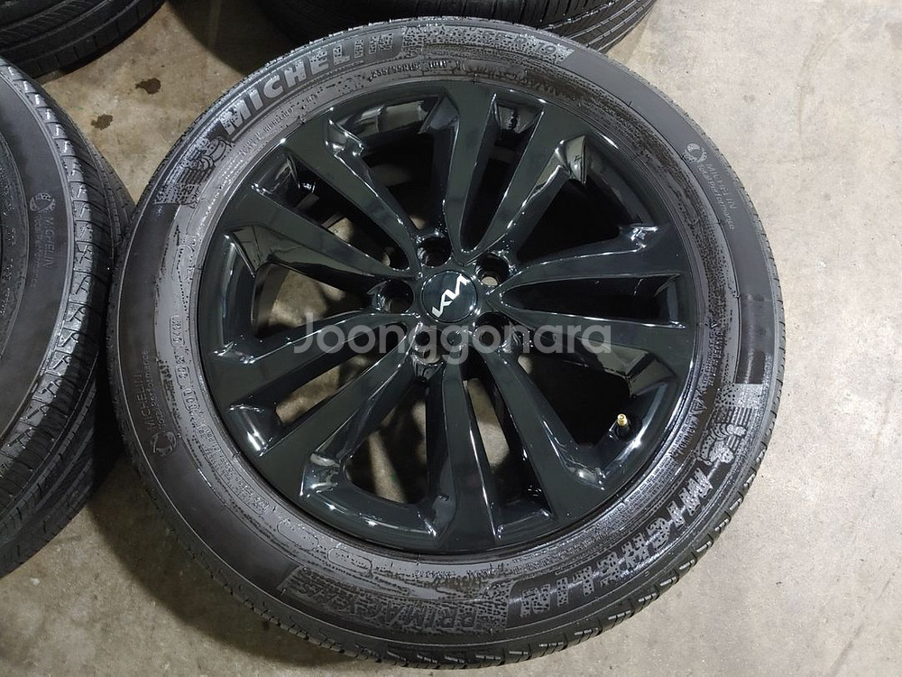 올뉴카니발 19인치 블랙 휠타이어--4