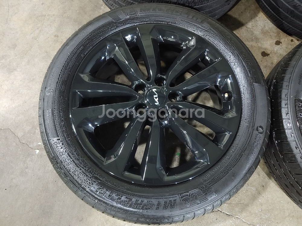 올뉴카니발 19인치 블랙 휠타이어--1