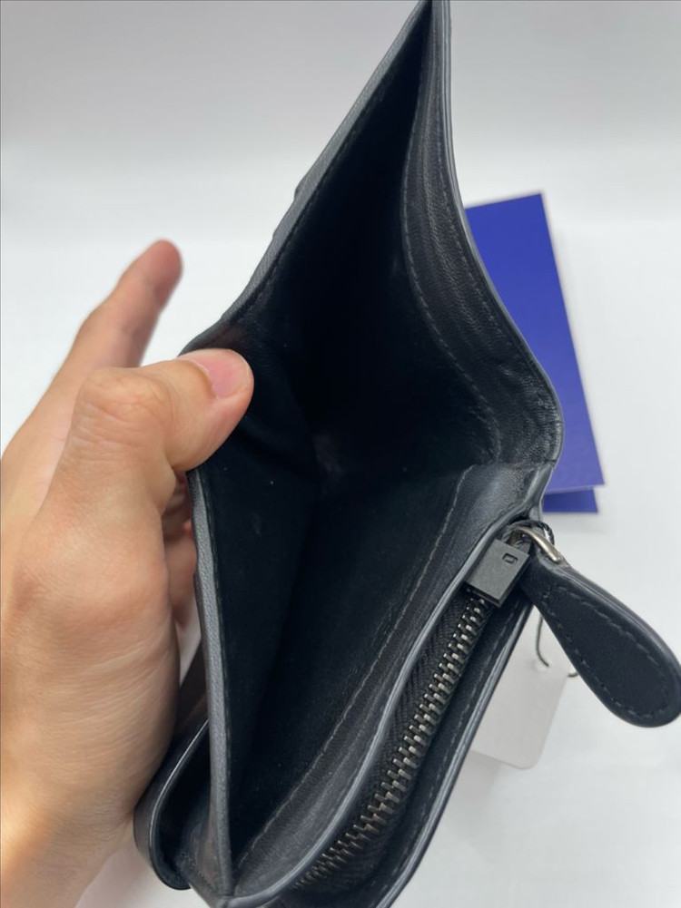 보테가베네타 인트레치아토 폴더형 지퍼 반지갑 이미지
