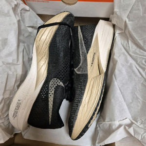 나이키 베이퍼플라이3 검정 275 팝니다.