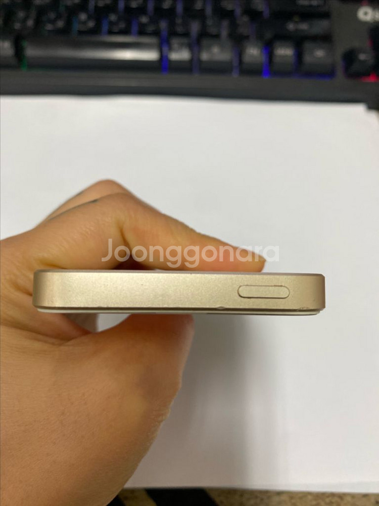 아이폰SE 골드 A급 64GB 배터리100% 무음--3