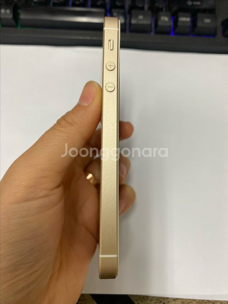 아이폰SE 골드 A급 64GB 배터리100% 무음--4