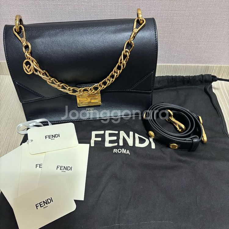 [FENDI]펜디 캔유 레더 메탈 숄더백--0