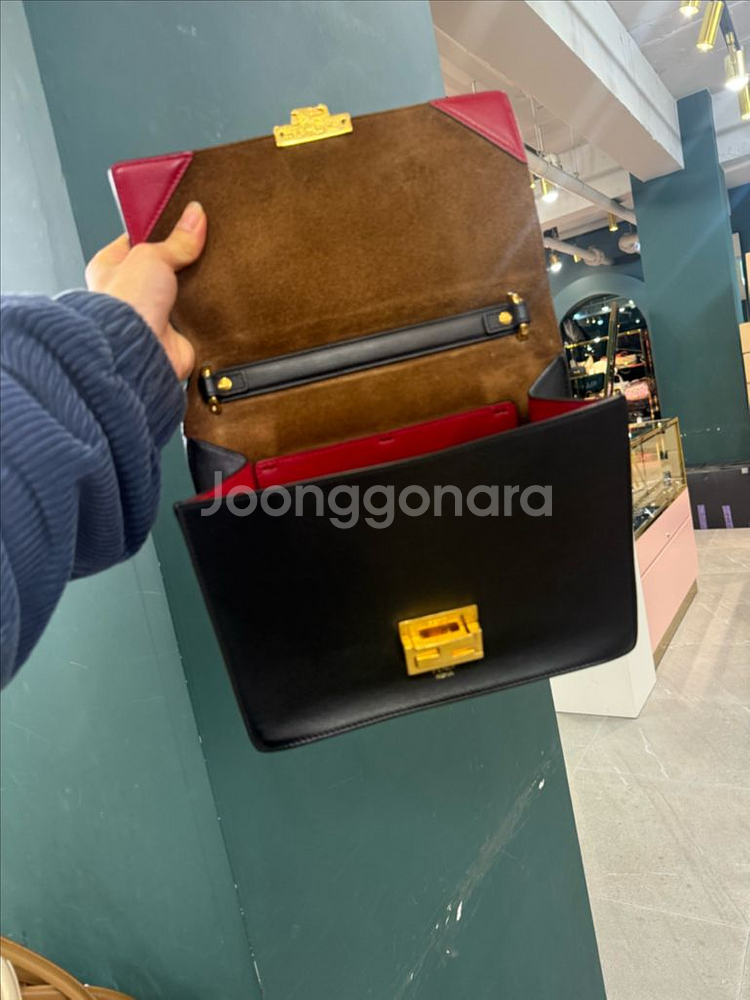 [FENDI]펜디 캔유 레더 메탈 숄더백--6