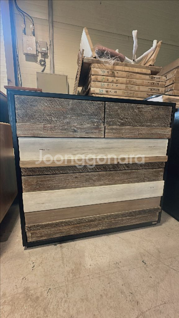 원목 식탁(4~6인치),거식장,서랍장,의자(새상품)--0