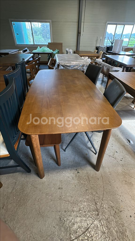 원목 식탁(4~6인치),거식장,서랍장,의자(새상품)--3