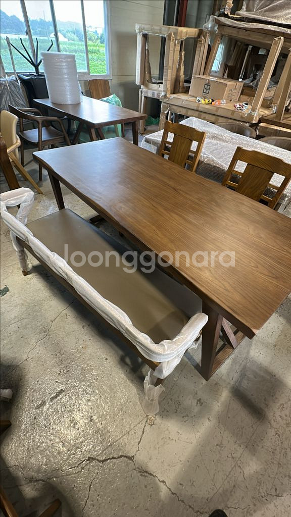 원목 식탁(4~6인치),거식장,서랍장,의자(새상품)--2