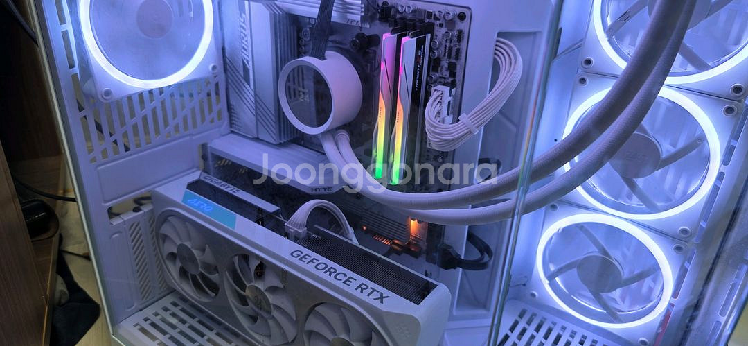 7800x3d 4070 SUPER HYTE 본체 판매--0